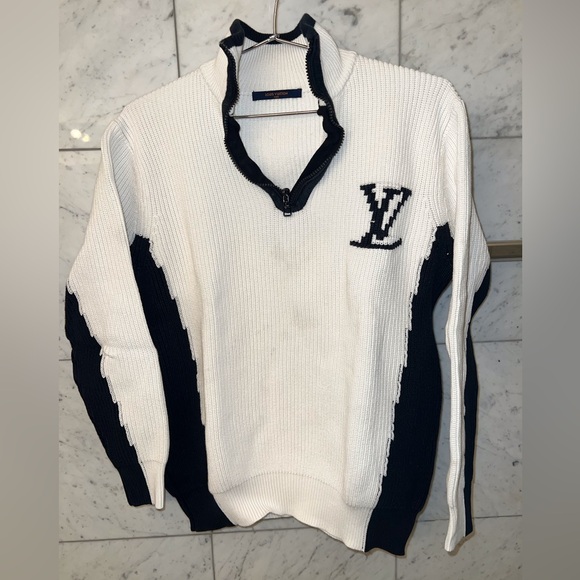White and black Louis Vuitton sweater - Picture 1 of 7